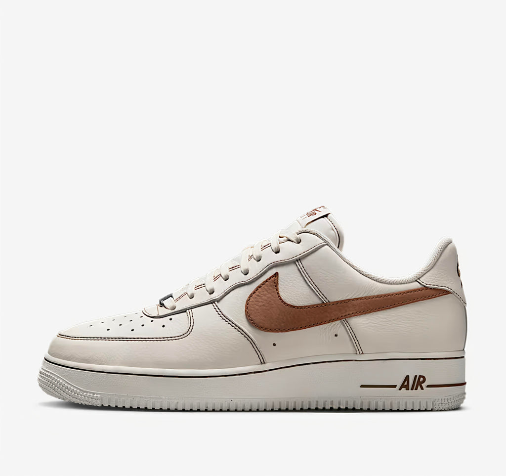 NIKE AIR FORCE 1'LV8