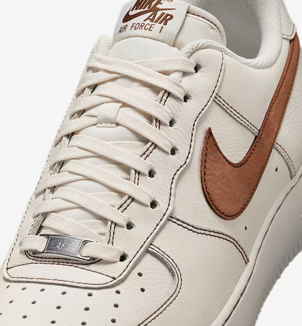 NIKE AIR FORCE 1'LV8