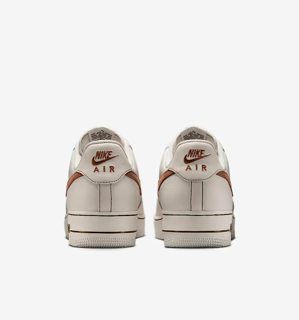 NIKE AIR FORCE 1'LV8