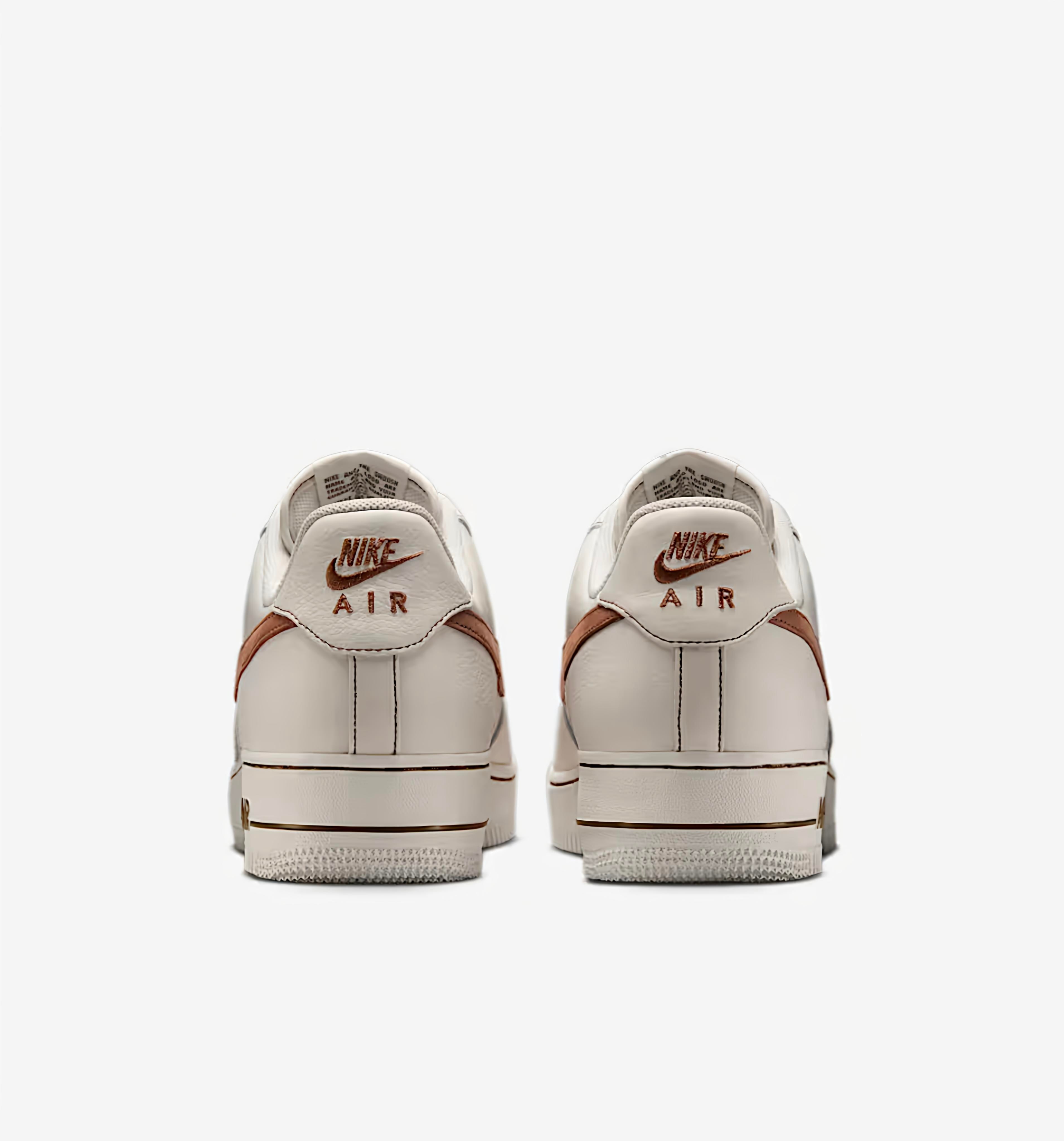 NIKE AIR FORCE 1'LV8